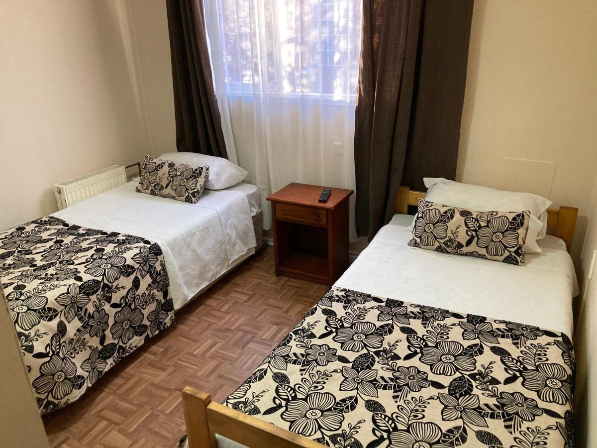 Hostal Hellen Puerto Natales Bagian luar foto